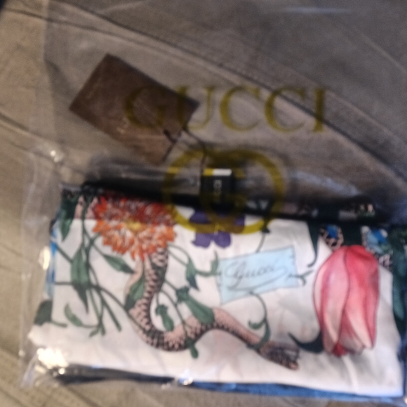 Scarf - Picture 1 of 3